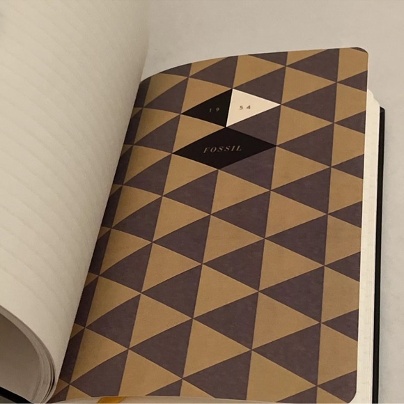 FOSSIL Agenda/ Notebook - Picture 4 of 10